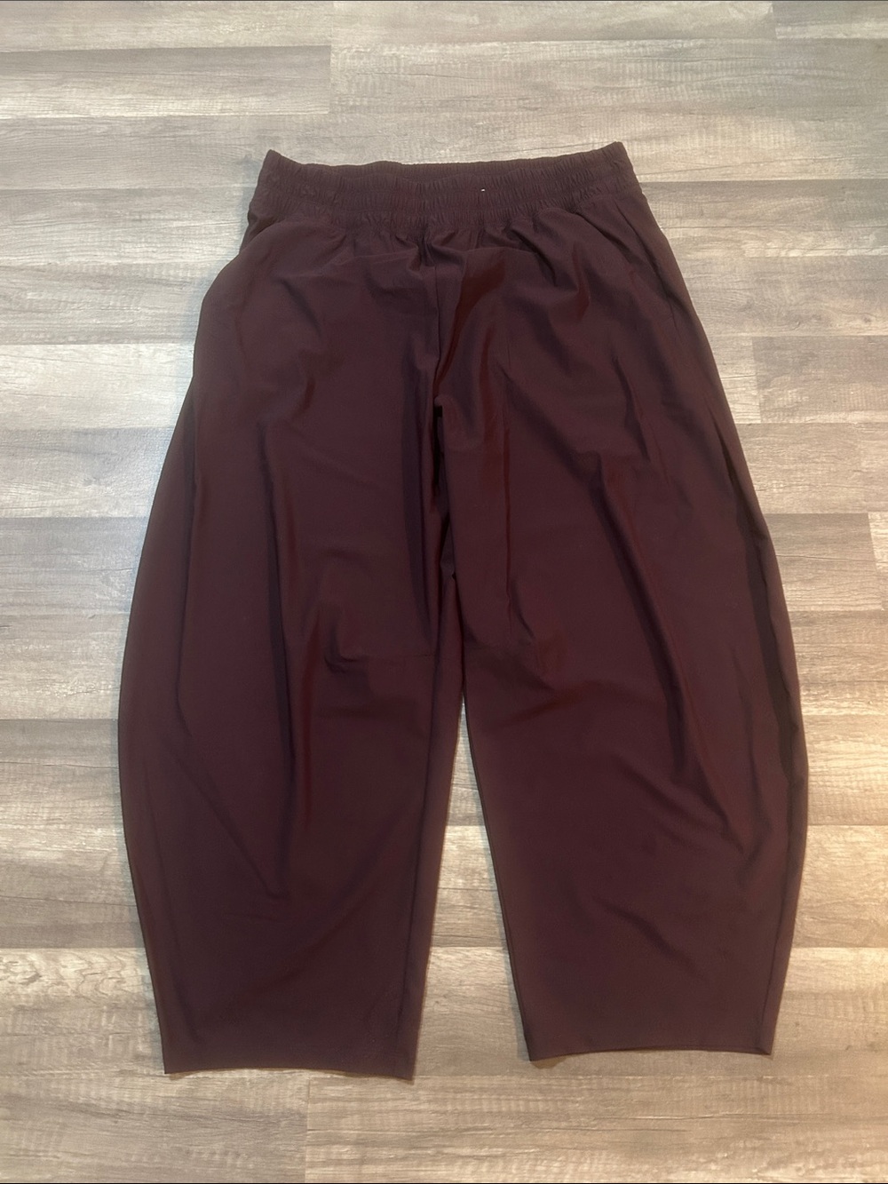 Old Navy Women's pants High-Waisted SleekTech Barrel Ankle Deep Burgundy Large